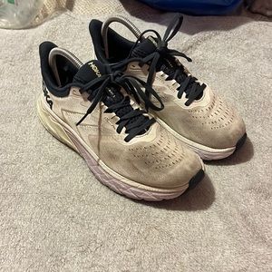 Womens hoka size 8